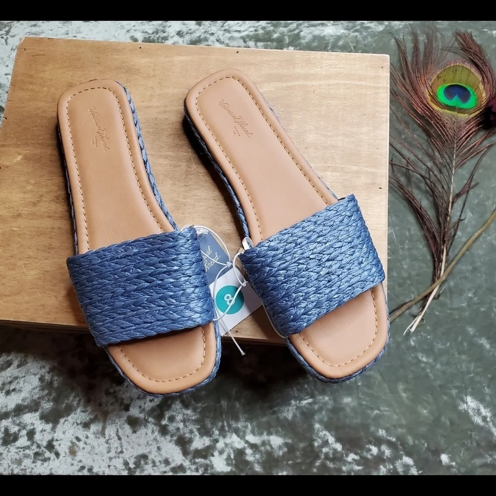 Universal Threadโ Mardi Raffia Platform Sandals